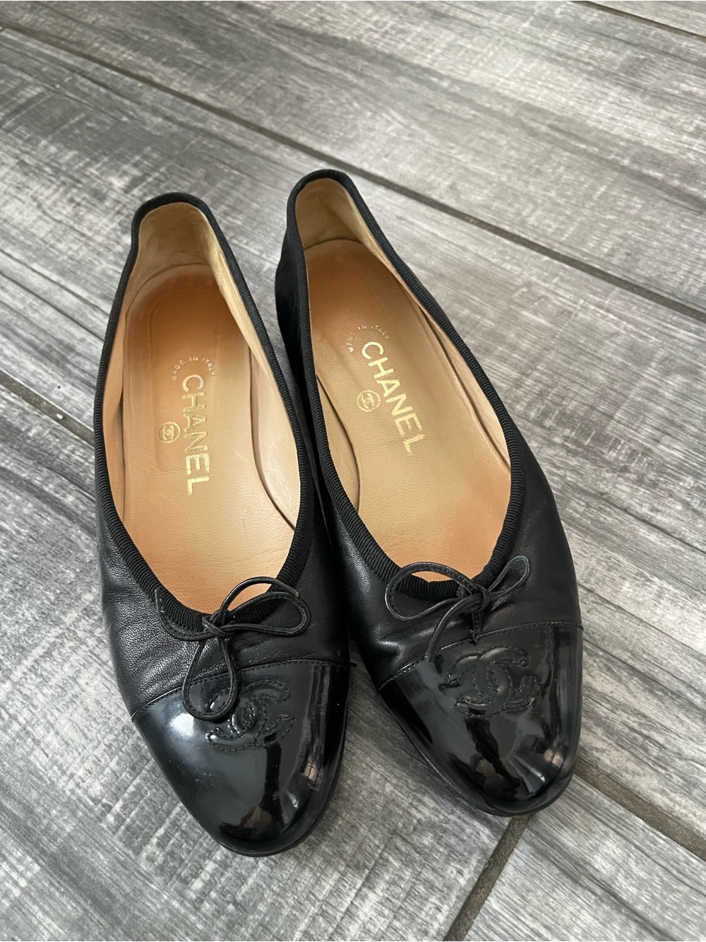 CHANEL Black Leather Cap-Toe CC Logo Ballet Flats - Picture 13 of 13